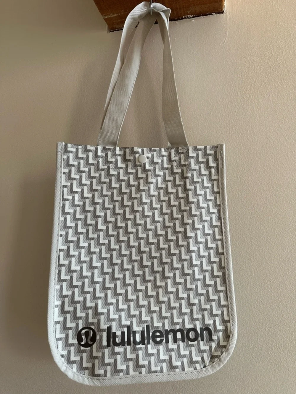 NEW Lululemon Small Reusable Patterned Tote Bag - Picture 2 of 2